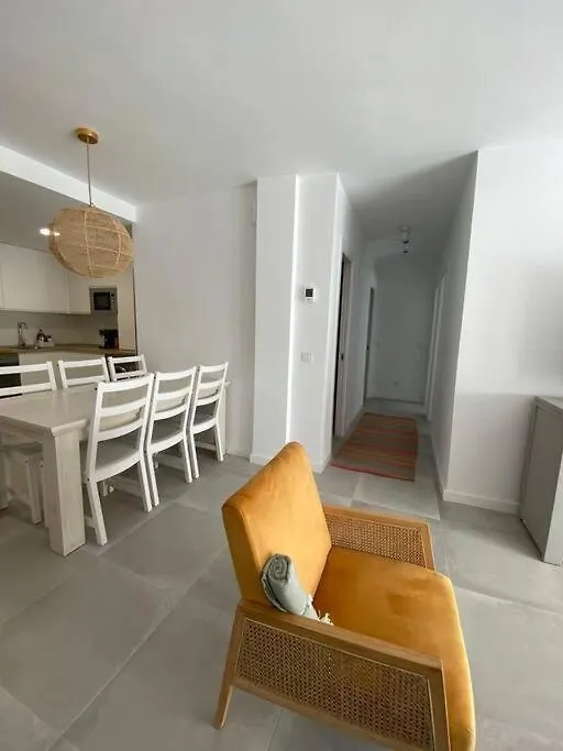 Stylish Seaside 3 Bed Apartment With Terrace + Sea View 贝纳尔马德纳 西班牙