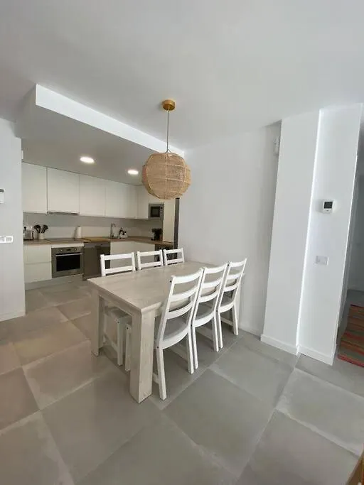 Stylish Seaside 3 Bed Apartment With Terrace + Sea View 贝纳尔马德纳 0*,