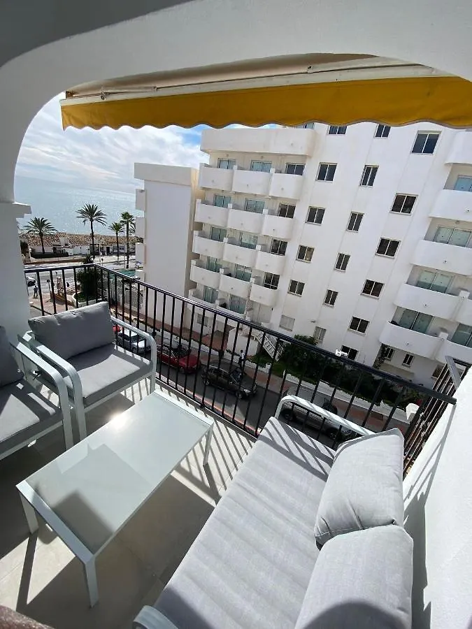 Stylish Seaside 3 Bed Apartment With Terrace + Sea View 贝纳尔马德纳